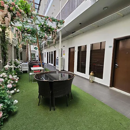 V Garden Hotel By Minsu